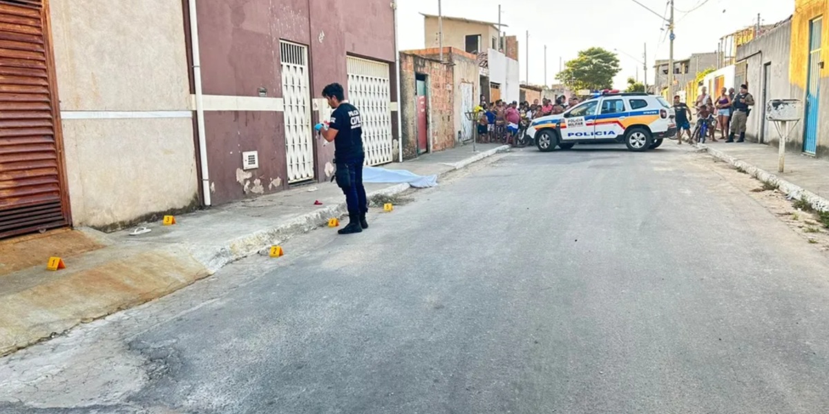 Homem foi assassinado no bairro Conquista em Governador Valadares - Foto: Roberto Higino