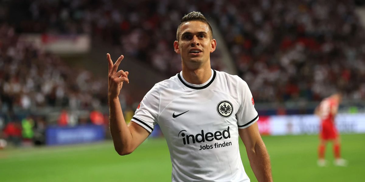 Santos Borré pertence ao Eintracht Frankfurt (Reprodução: Internet)