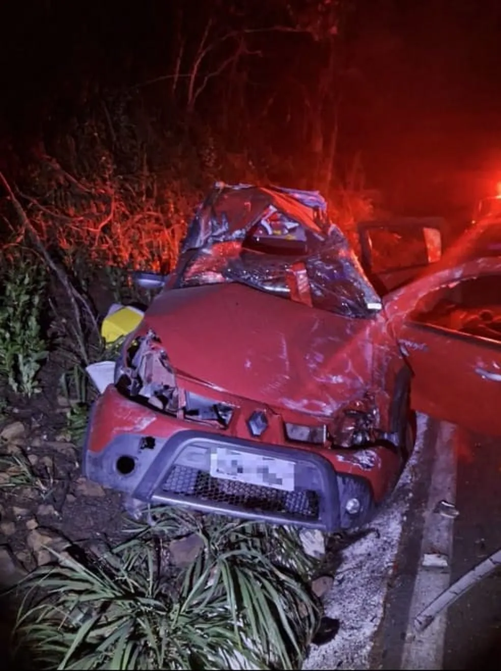 Carro capotou e criança de 5 anos morreu. Foto: Reprodução/G1