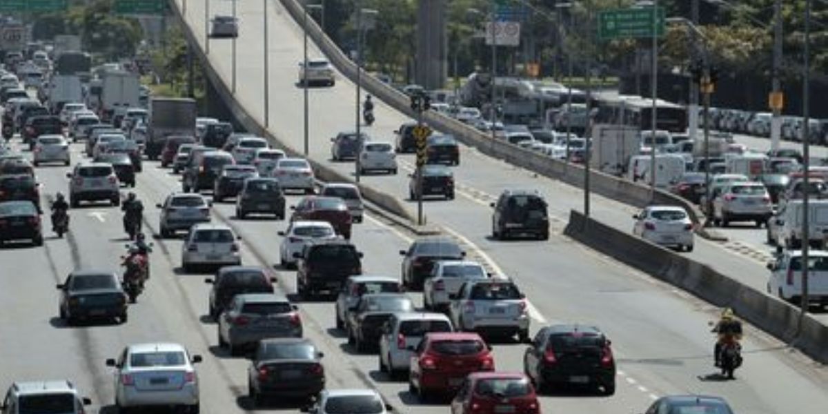 Carros (Foto: Reprodução Felipe Rau / Estadão)