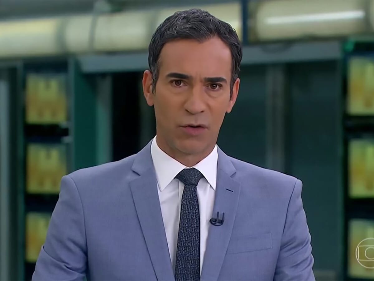 César Tralli fala de escândalo no futebol no Jornal Hoje (Foto: Globo)