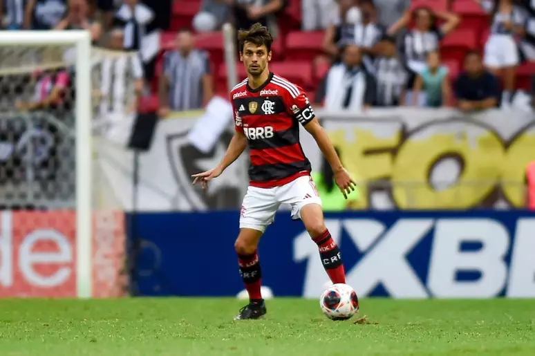 Rodrigo Caio está no Flamengo desde 2019 e encerra contrato agora (Foto: Divulgação)