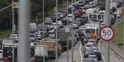 Trânsito congestionado na Marginal Pinheiros, em São Paulo (SP) - Foto: Danilo Verpa/Folhapress