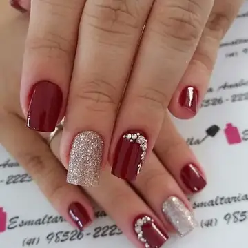 Unhas com brilho para usar nas festividades do fim do ano - Foto Internet