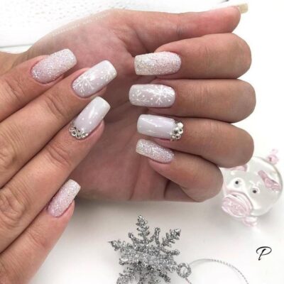 Unhas minimalistas e delicadas para o Natal e o Ano Novo - Foto Internet