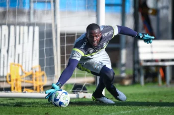 Caíque em treino do Grêmio no CT Luiz Carvalho - Foto Ge