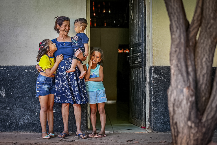 Algumas família com crianças e gestantes poderão receber extras de 150 reais e 50 reais (Foto Reprodução/PT)