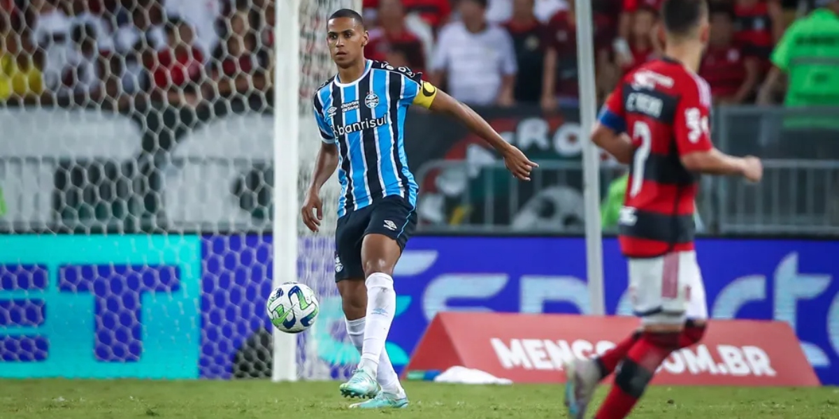 Bruno Alves é zagueiro (Foto: Lucas Uebel/Grêmio)