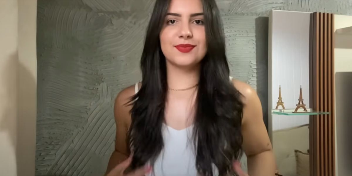 Corte da cabelo em camadas  (Foto: Reprodução / YouTube Lolla Queren)