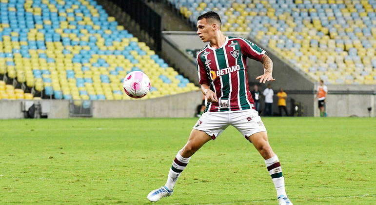 Calegari, lateral-esquerdo do Fluminense, deve voltar (Foto: Divulgação)