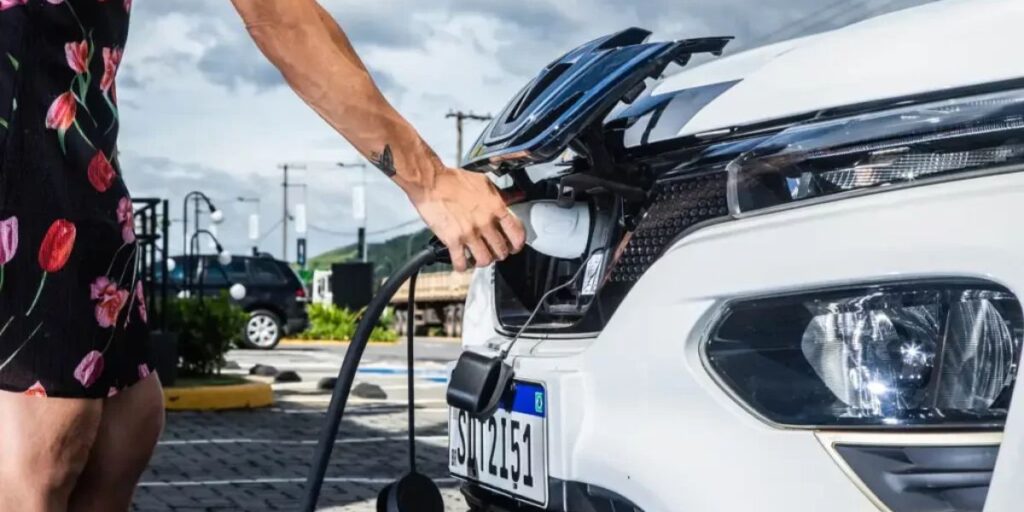 Carros elétricos, em alguns estados, não pagam o IPVA (Reprodução: Internet)