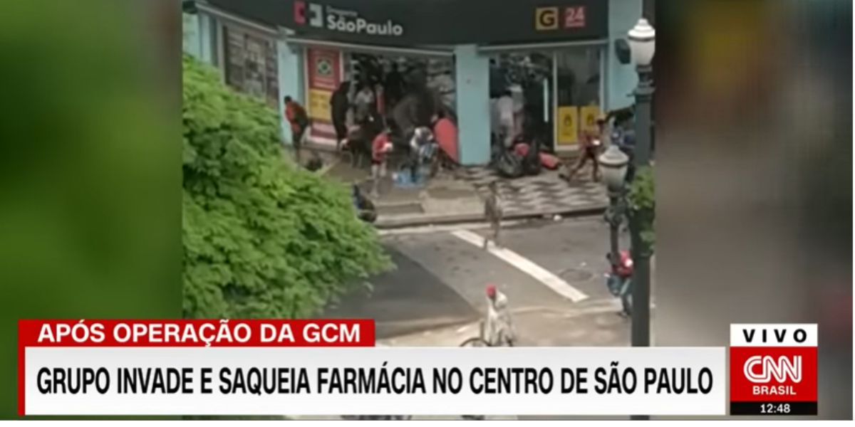 Momento em que a loja foi invadida (Reprodução: CNN)