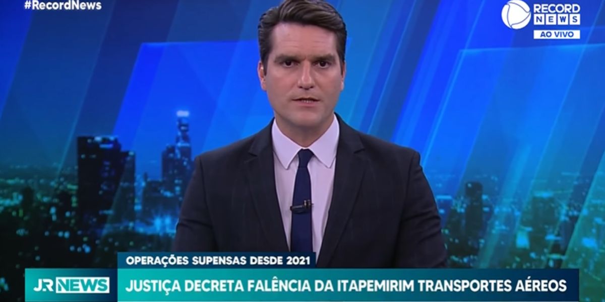 Gustavo Toledo durante o Record News (Reprodução: Record)