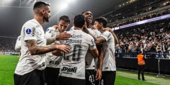 Mano não pensa duas vezes e aceita vender 'camisa 9' do Corinthians - (Foto: Internet)