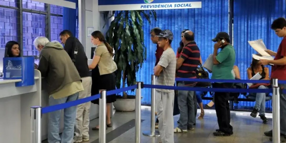 O INSS está cada vez mais reduzindo a fila (Reprodução: Internet)