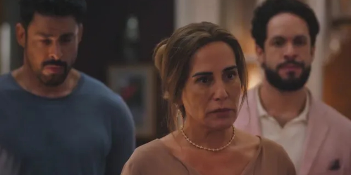 Irene (Gloria Pires) revelou toda a verdade a Petra em "Terra e Paixão" (Foto: Reprodução/TV Globo)