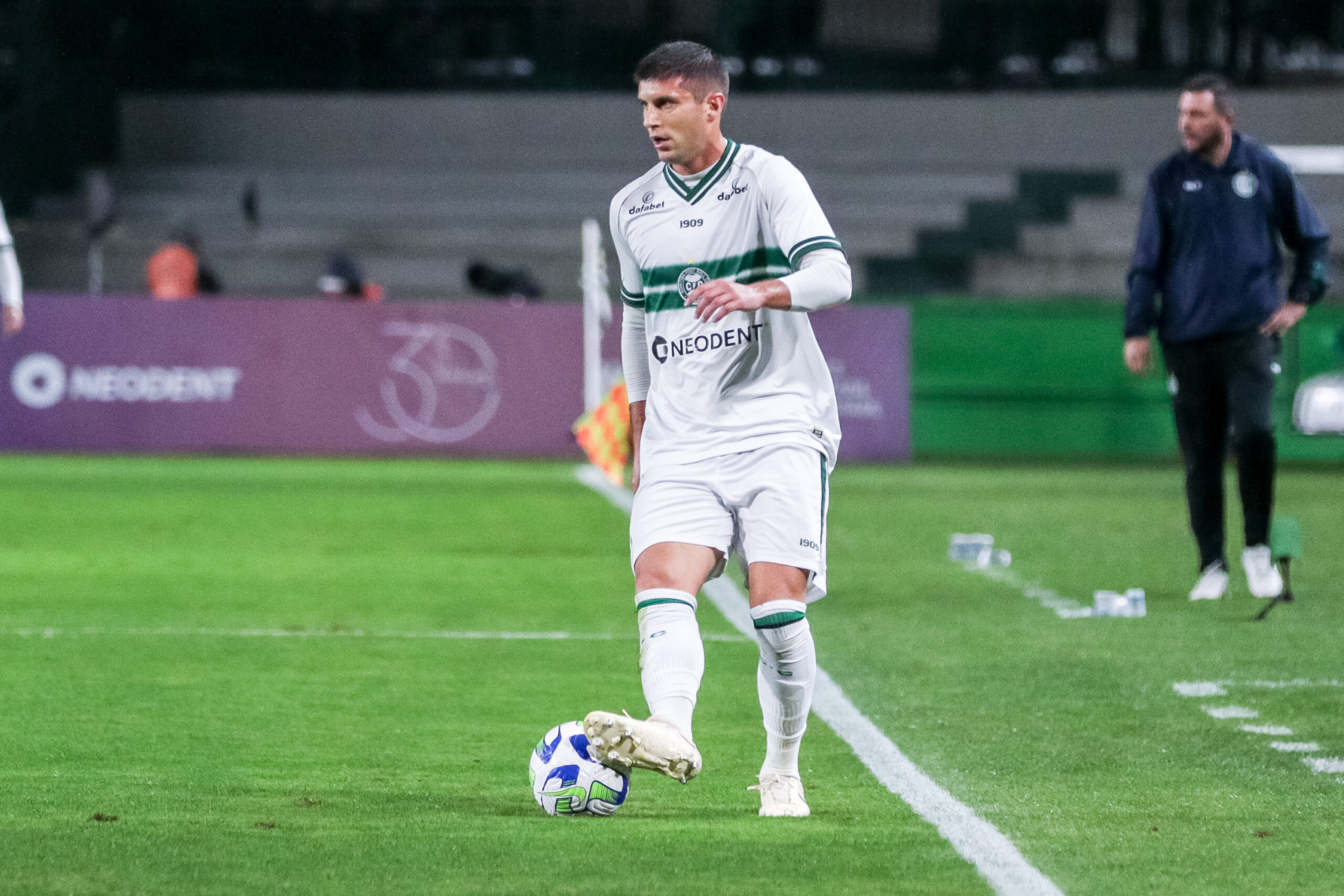  Kuscevic jogador do Coritiba durante partida contra o America-MG no estadio Couto Pereira pelo campeonato Brasileiro A 2023. Foto: Robson Mafra/AGIF