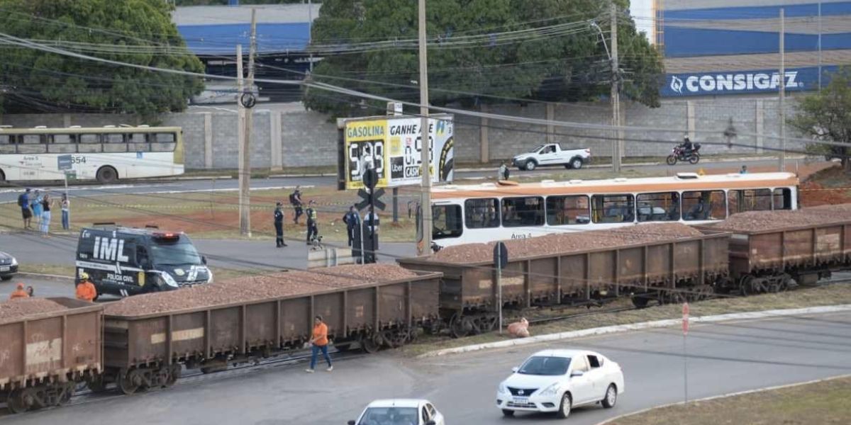 Acidente de ônibus e trem (Foto: Reprodução / Minervino Júnior/CB/D.A. Press)