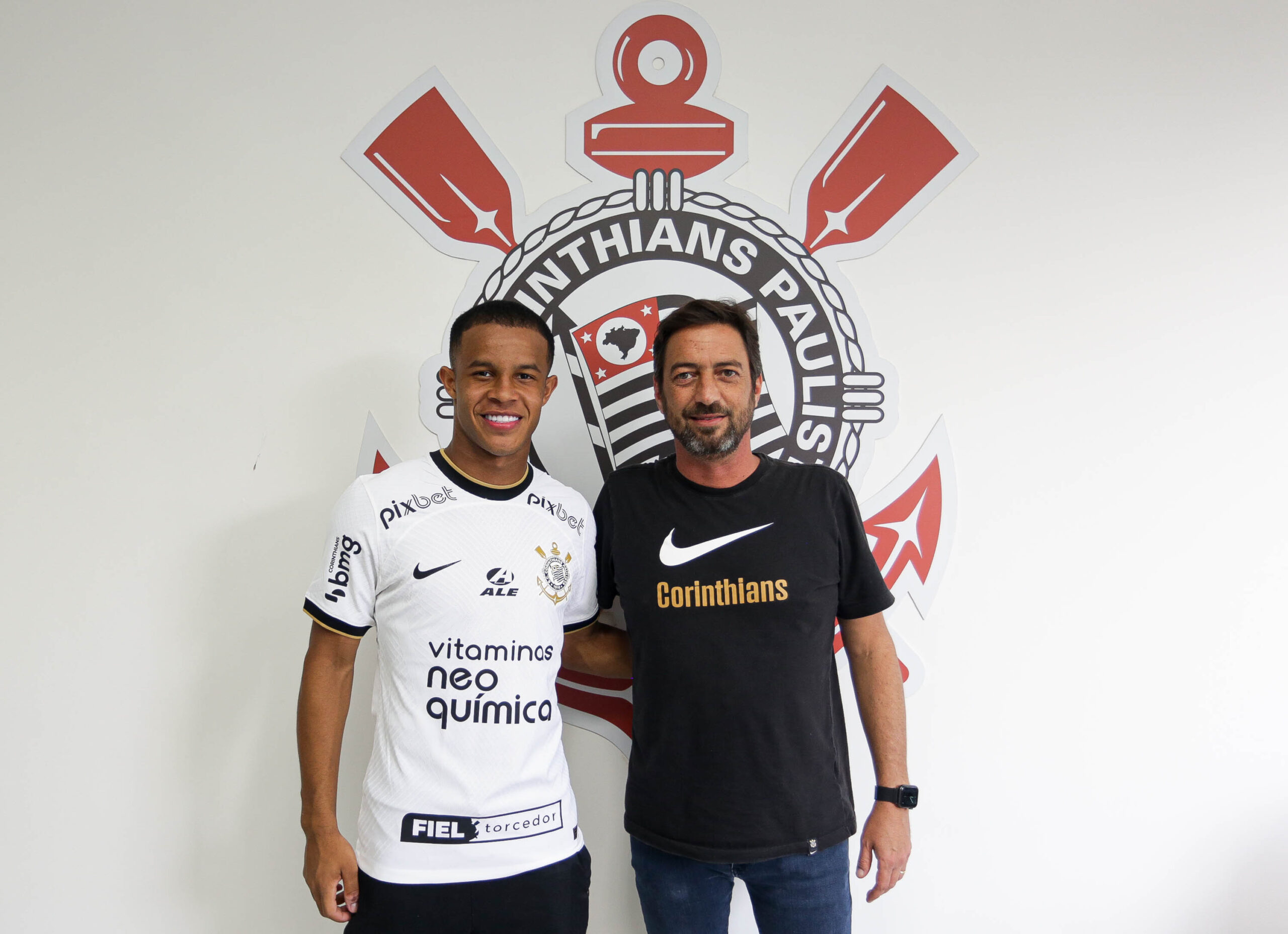 Pedro ao lado de Duílio, ex-presidente do Corinthians (Foto: Divulgação)