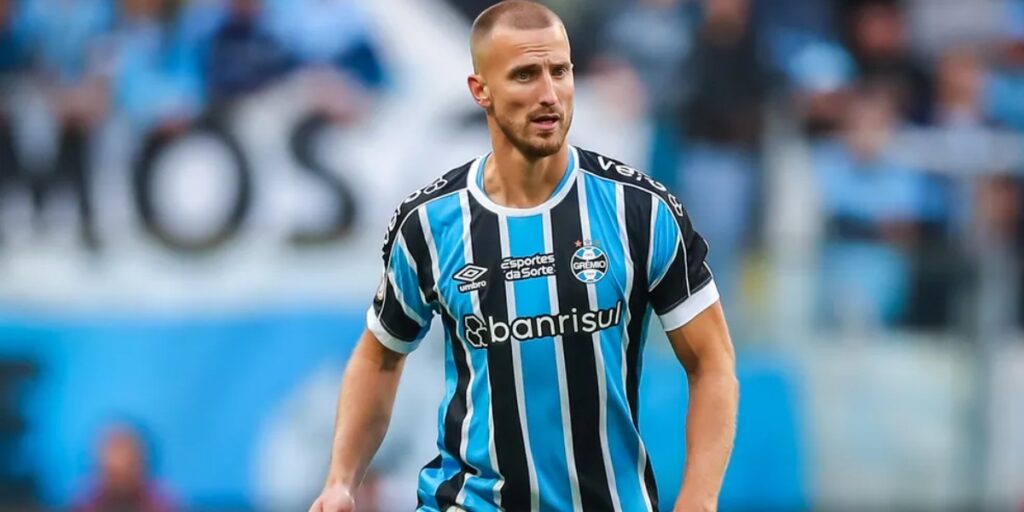 Rodrigo Ely é zagueiro (Foto: Lucas Uebel/Grêmio)