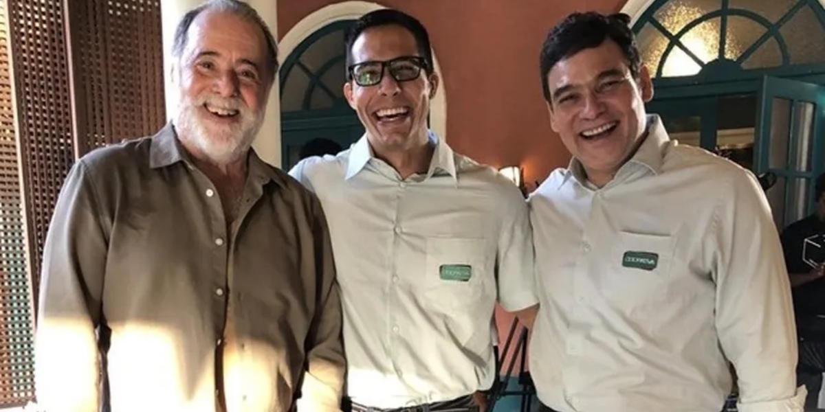 Tony Ramos, Rafael Gualandi e Cláudio Gabriel nos bastidores de "Terrra e Paixão" (Foto: Reprodução/Instagram)
