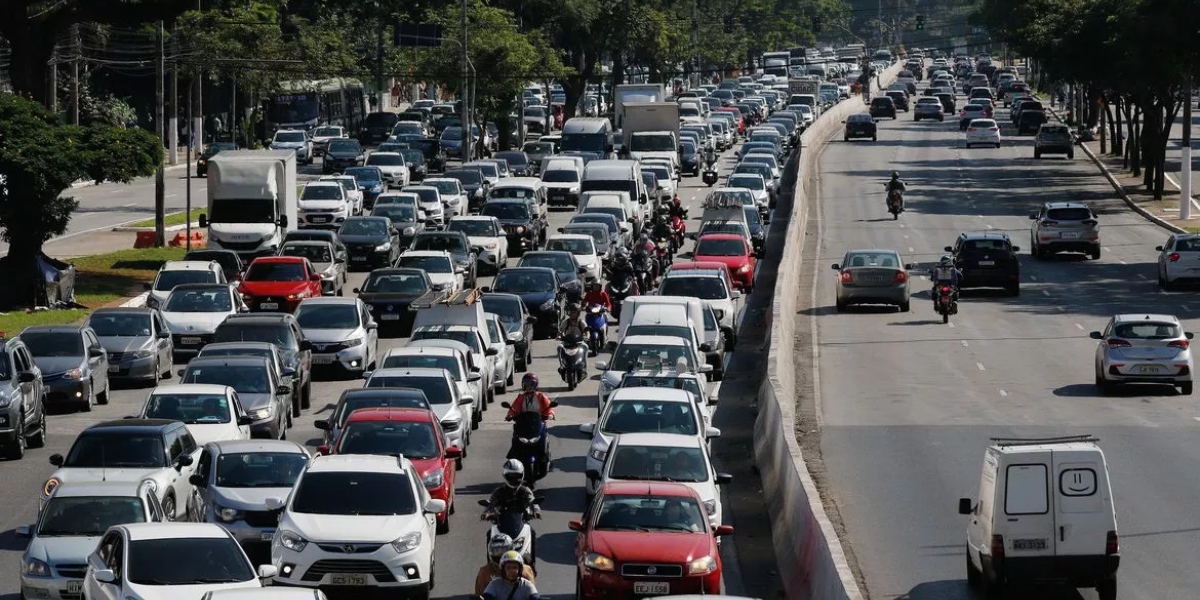 Lei de trânsito pode apreender carros de brasileiros (Foto: Presidente Lula (PT) sancionou leis em 2023 (Foto: Valter Campanato/Agência Brasil)