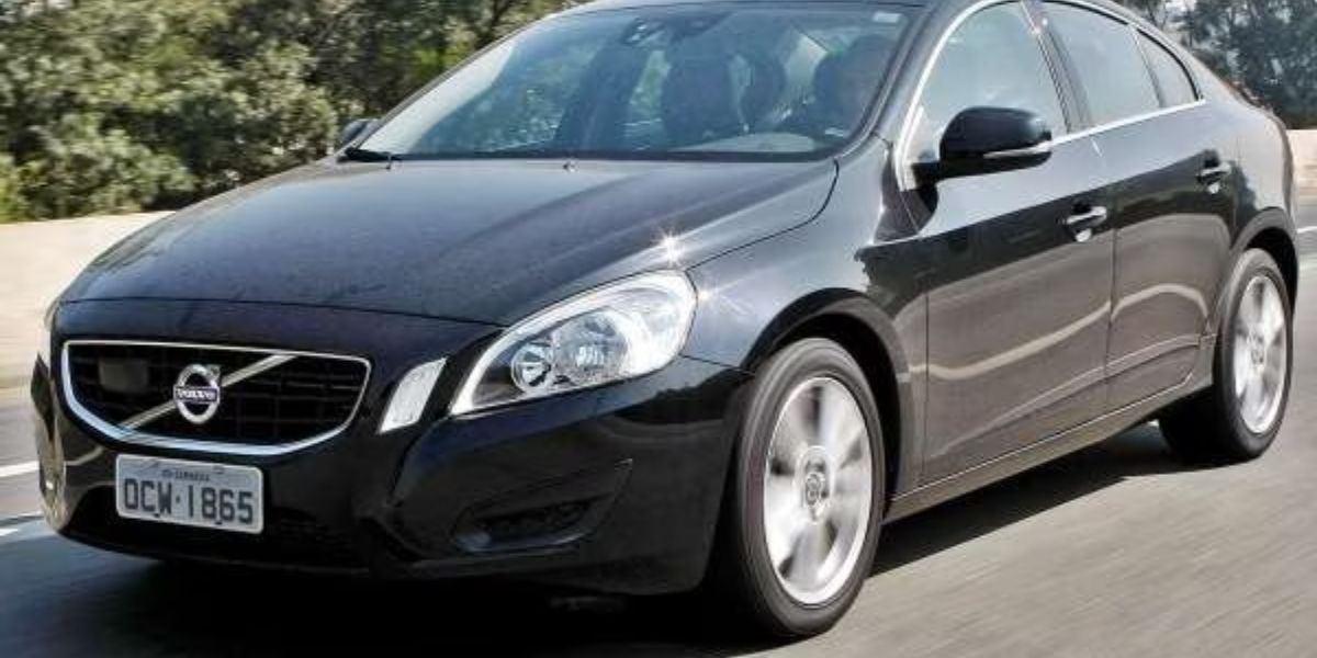 Volvo S60 (Reprodução: Internet)