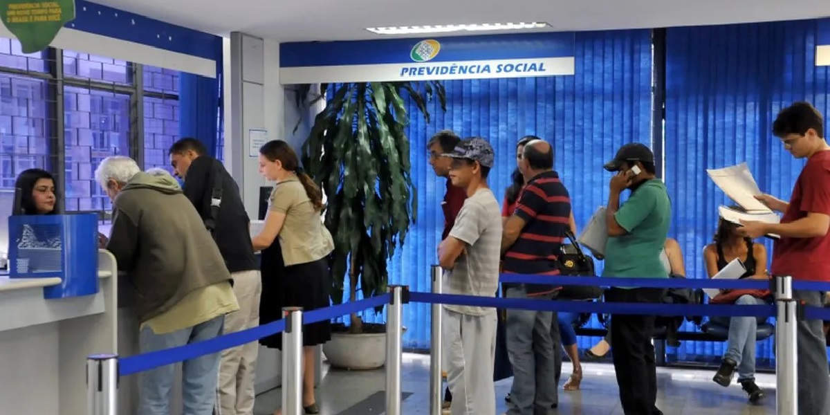 Fila do INSS (Foto: Reprodução/ Internet)