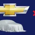 Logo da Chevrolet, da Volks e carro coberto - Foto Reprodução Internet