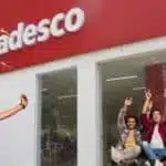 Logo do Bradesco e pessoas comemorando - Foto Reprodução Internet