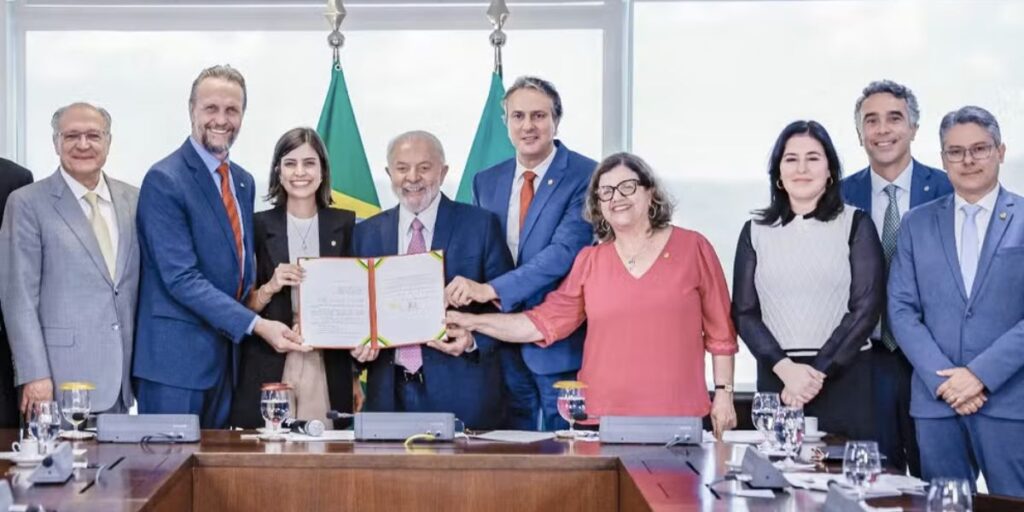 Lula sancionou em janeiro a lei do programa Pé de Meia (Foto: Reprodução / Ricardo Stuckert/Presidência da República)