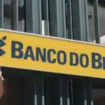 Pessoa assustada e unidade do Banco do Brasil (Fotos: Reproduções / Internet / Freepik)