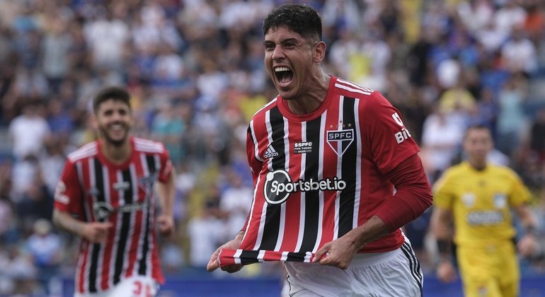 Alan Franco, zagueiro do São Paulo, está na mira do Indenpendiente (Foto: Divulgação)