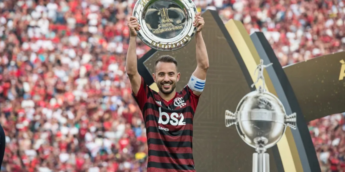 Everton Ribeiro - (Foto: Reprodução / Internet)