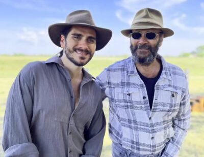 Pai e filho na vida real, Gabriel Sater e Almir Sater contracenaram juntos em Pantanal e agora em Renascer farão o mesmo personagem (Foto: Reprodução / Globo)