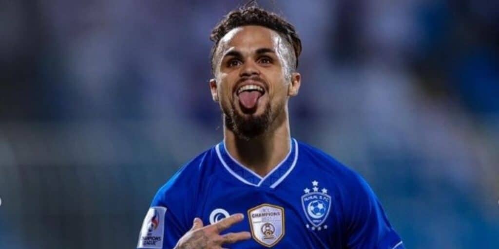 Michael hoje defende a camisa do Al Hilal (Reprodução: Internet)