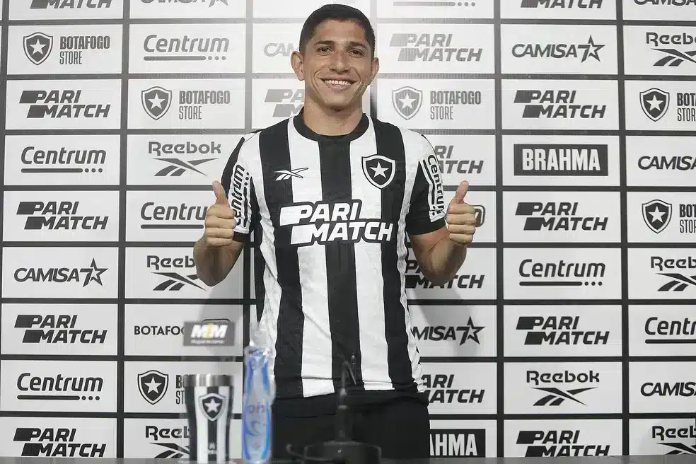 Savarino foi apresentado de forma oficial como reforço do Botafogo (Foto: Reprodução/ Internet)