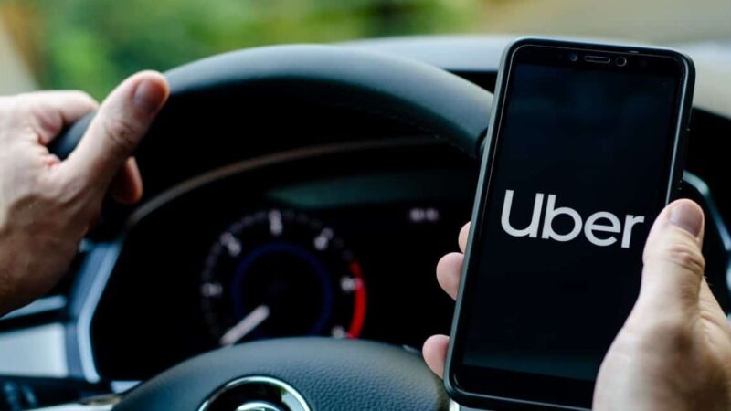 Uber es una de las aplicaciones de transporte más populares (clon: Internet)