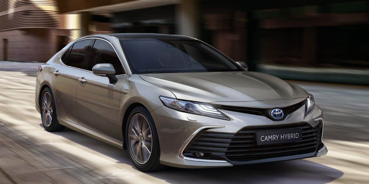 Toyota Camry também precisou sair das ruas (Reprodução: Internet)