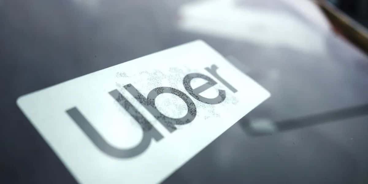 Adesivo Uber (Foto: Reprodução Nam Y. Huh/AP)