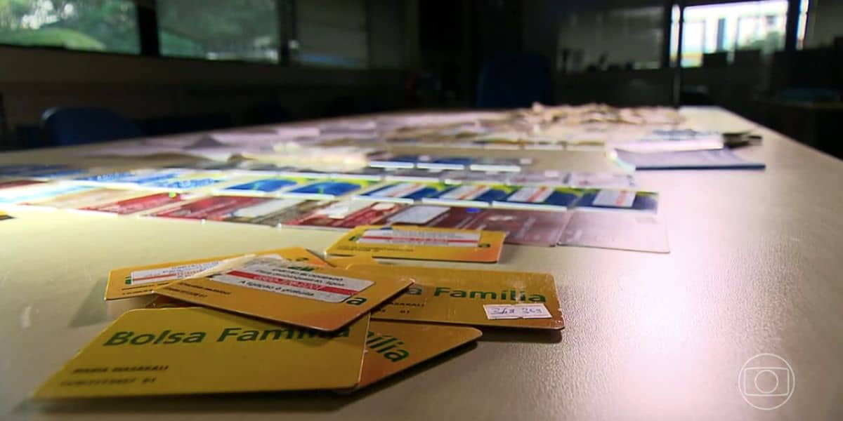 Cartões do Bolsa Família (Foto: Reprodução / Globo)