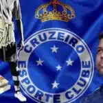 Cruzeiro e Ronaldo com jogador - Foto Reprodução Internet