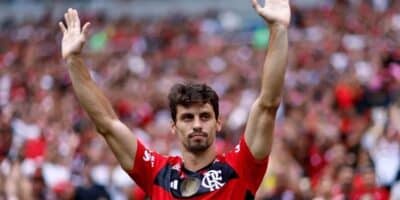 Rodrigo Caio não joga mais pelo Flamengo (Foto: Divulgação)