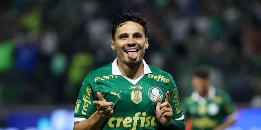 Raphael Veiga faz confirmação sobre saída do Palmeiras e escolhe onde jogar após 7 anos: "Com os melhores" - Foto | Reprodução: Internet