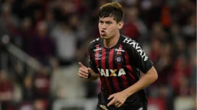 Matheus Rosseto, ex-Athletico e Atlanta United, é um dos nomes considerados pelo Vasco da Gama - Foto Internet