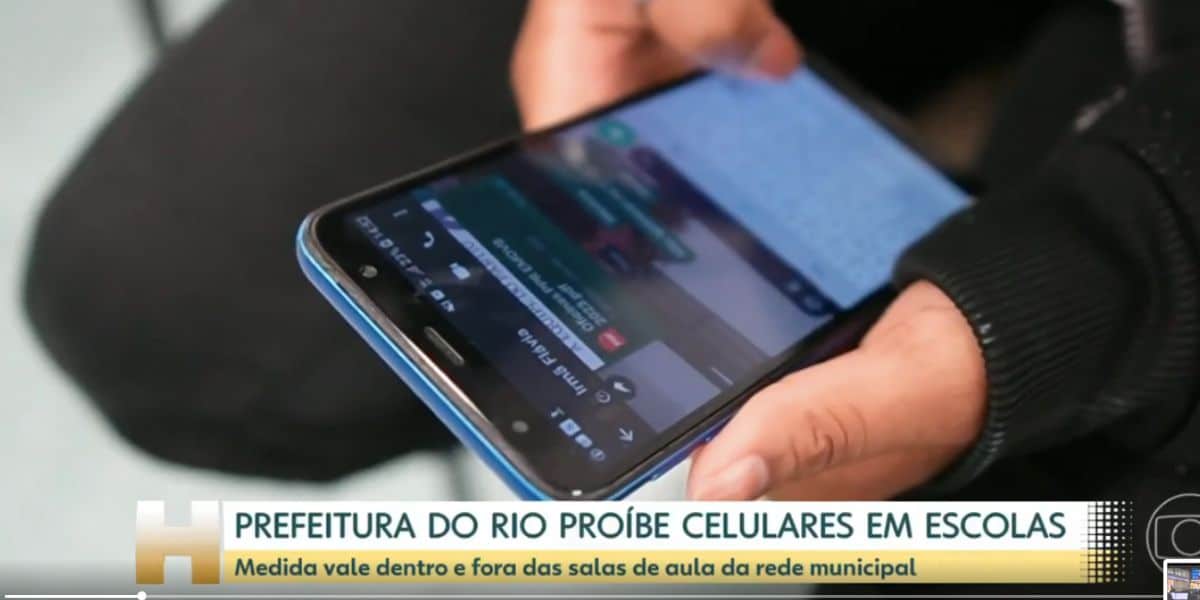 Pessoa mexendo no celular (Foto: Reprodução / Globo)