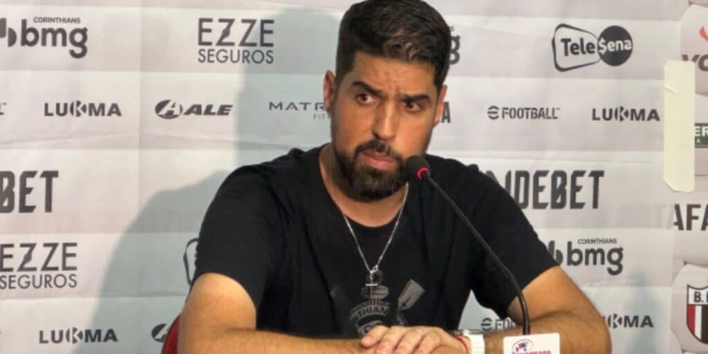 António Oliveira é o técnico do Corinthians (Foto: Reprodução/ Internet)