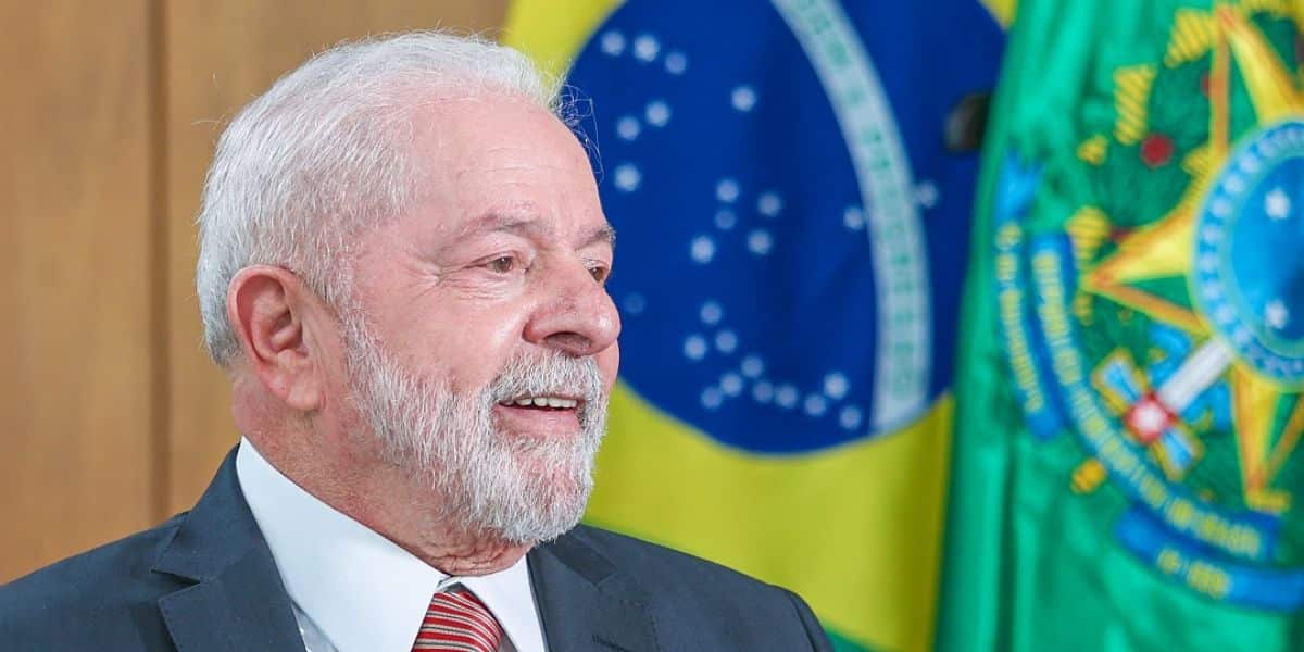 Luiz Inácio Lula da Silva já aumentou o salário mínimo por duas vezes desde que assumiu o governo pela 2° vez (Reprodução: Internet)