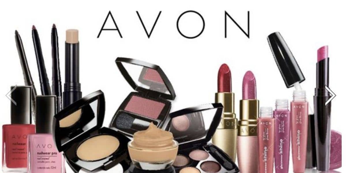 Maquiagens e logo Avon (Foto: Reprodução / Internet) 