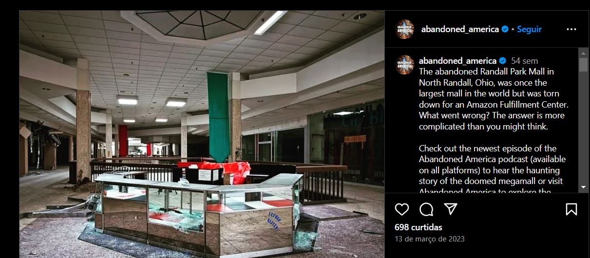 Foto do fotógrafo Matthew Christopher registrando o abandono do shopping Randall Park, nos Estados Unidos (Foto Reprodução/Instagram)